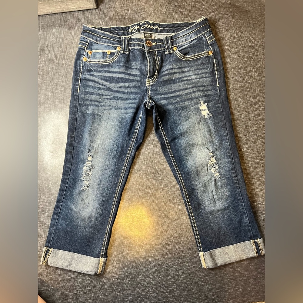 Arita Jean Capri
